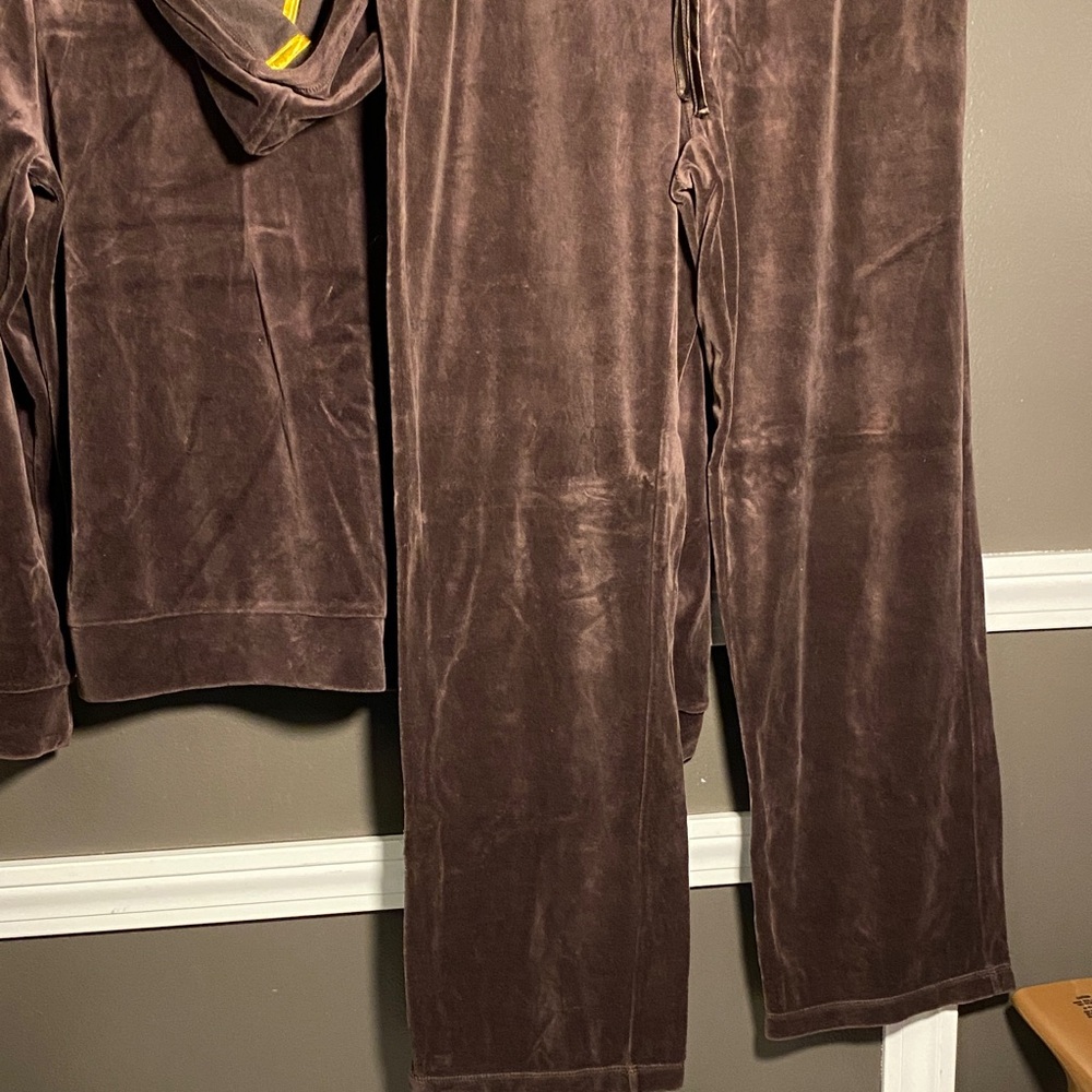 2-PC Robert Louis Chocolate Brown w/ Gold Accents Wide Leg Velour Tracksuit Set - Picture 5 of 9